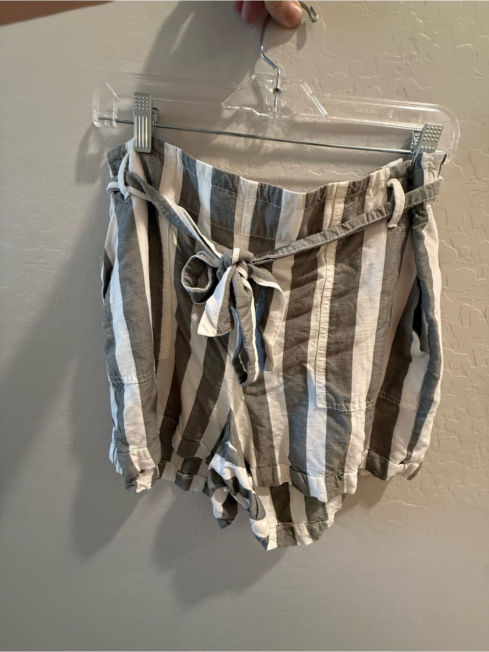 Loft- Women’s Striped Tie-Waist Shorts - White and Brown